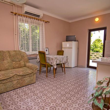 Nena Apartment Mali Losinj Exterior photo