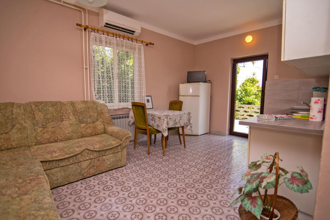 Nena Apartment Mali Losinj Exterior photo
