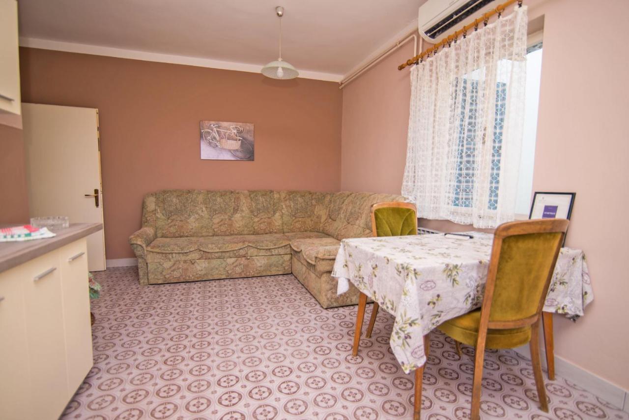 Nena Apartment Mali Losinj Exterior photo
