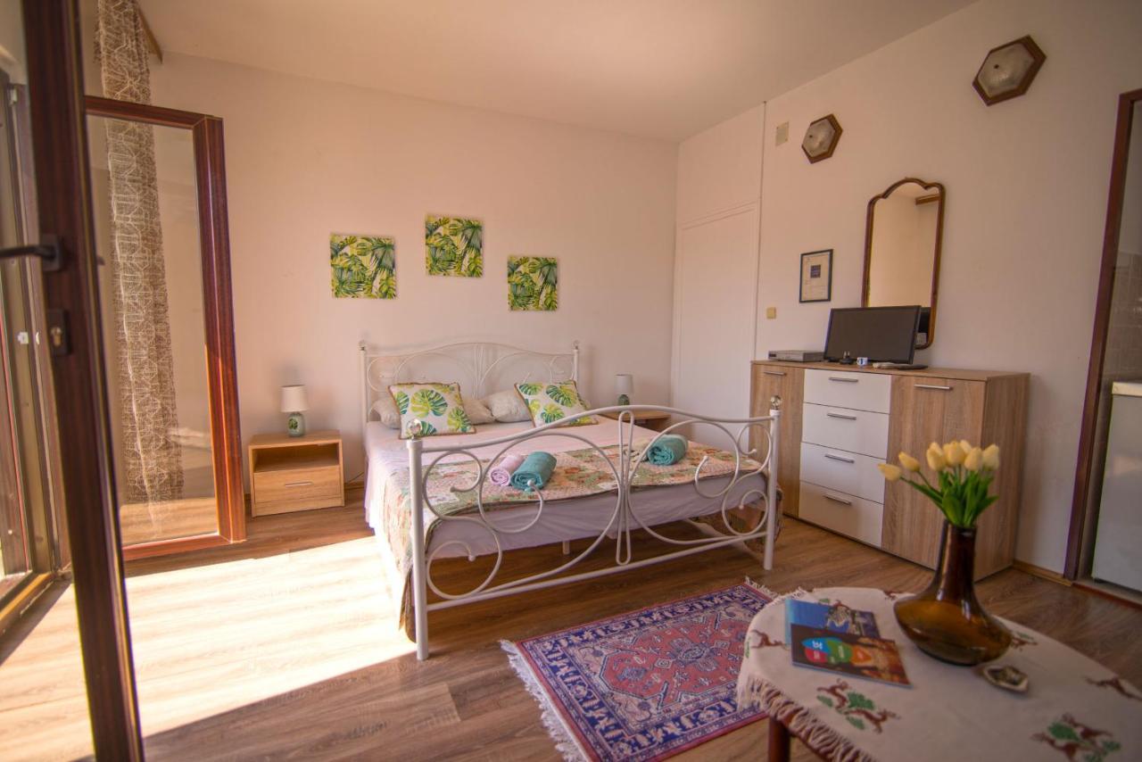 Nena Apartment Mali Losinj Exterior photo