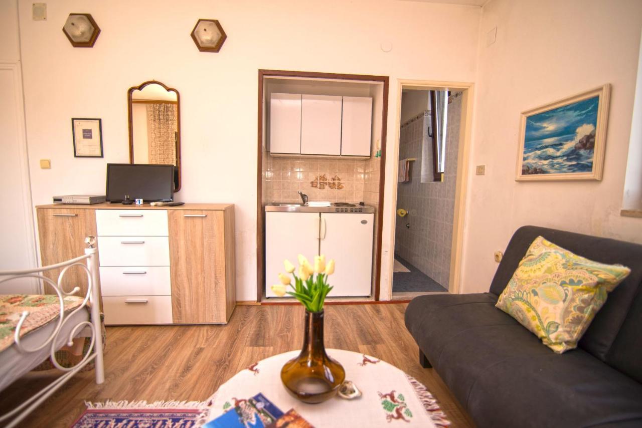 Nena Apartment Mali Losinj Exterior photo